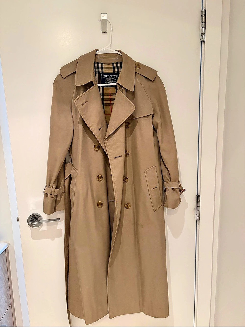 Vintage Women’s Burberry Trench coat Plaid Lined, Oversized Fit with Belt Loop